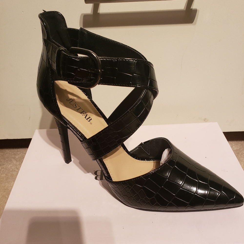 Black ankle strap pump